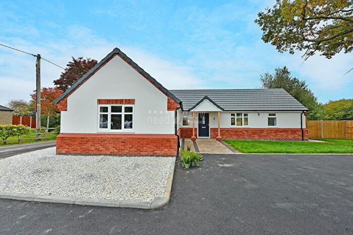 2 Bedroom Bungalow For Sale In Hav Roberts Lane, EN4