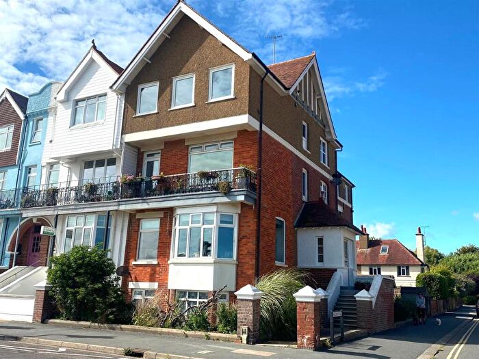 2 Bedroom Apartment To Rent In South Terrace, Littlehampton, BN17