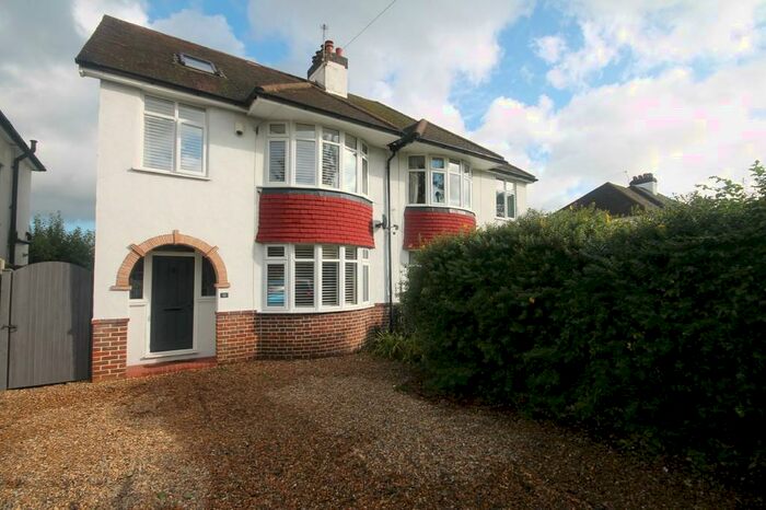 4 Bedroom Semi-Detached House To Rent In Fetcham, KT22