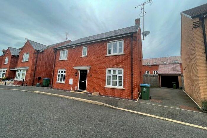4 Bedroom Detached House To Rent In Chaundler Drive, Aylesbury, HP19