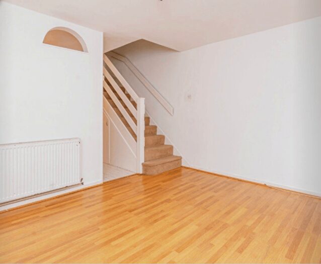 1 Bedroom Terraced House To Rent In Waverley Court, Woking, GU22