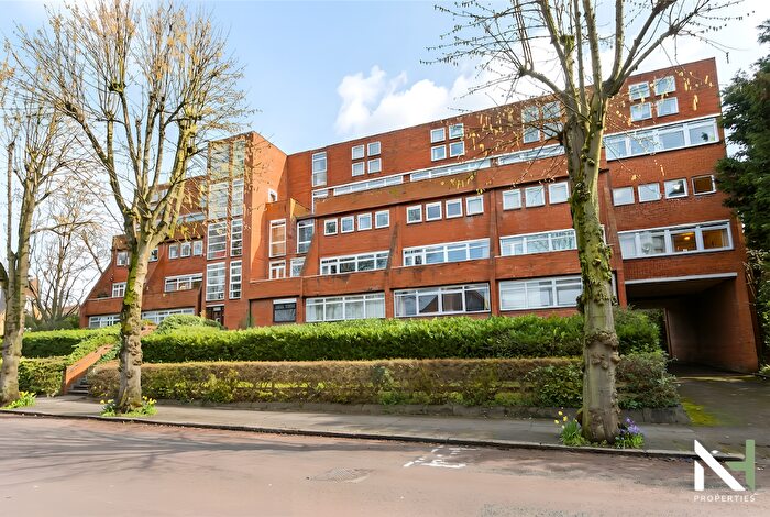 1 Bedroom Apartment To Rent In Forest Court, Holden Avenue, Woodside Park, N12