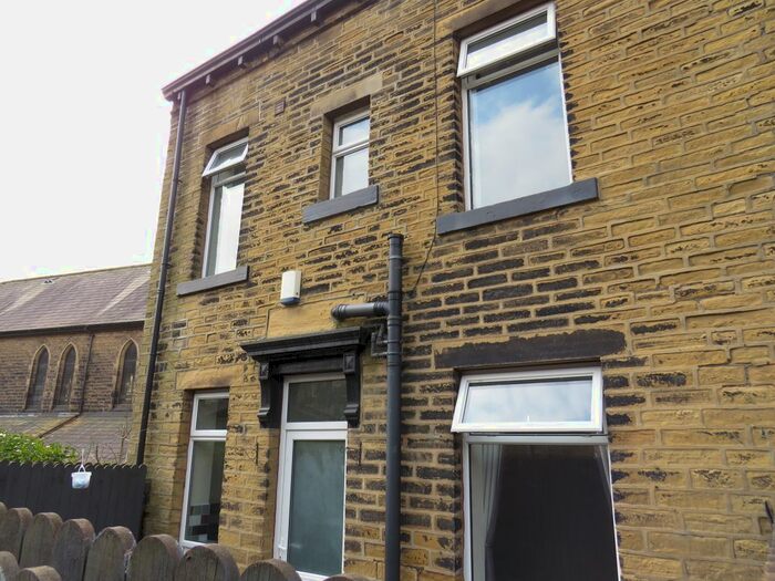 3 Bedroom Property To Rent In Laura Street, Halifax, HX3