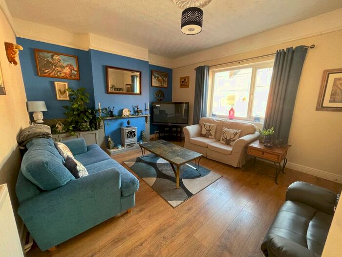 3 Bedroom Flat To Rent In Leabrooks Road, Somercotes DE55