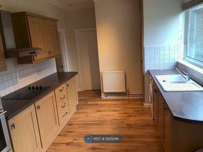 1 Bedroom Flat To Rent In Oakdale Road, London, E18