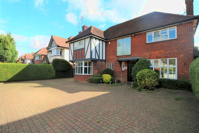 5 Bedroom Detached House To Rent In Old Bedford Road, Luton, Bedfordshire, LU2