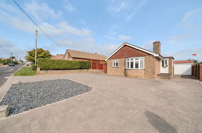 4 Bedroom Detached Bungalow For Sale In Foads Hill, Cliffsend, Ramsgate, CT12