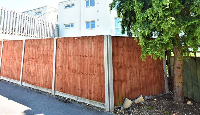 2 Bedroom Flat To Rent In Frobisher Close, Gosport, Hampshire, PO13