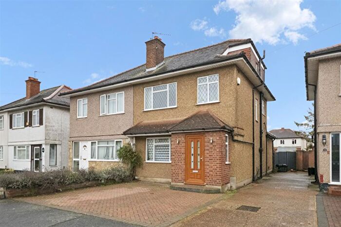 4 Bedroom Semi Detached House For Sale In Frogmore Avenue, Hayes, UB4