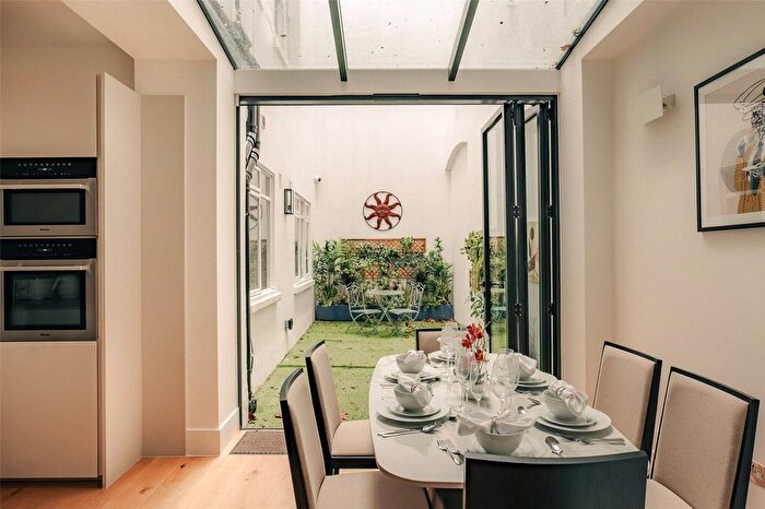 3 Bedroom Flat To Rent In Ennismore Gardens, Knightsbridge, SW7