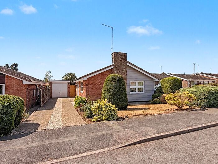 3 Bedroom Bungalow For Sale In Kingston Close, Long Buckby, NN6