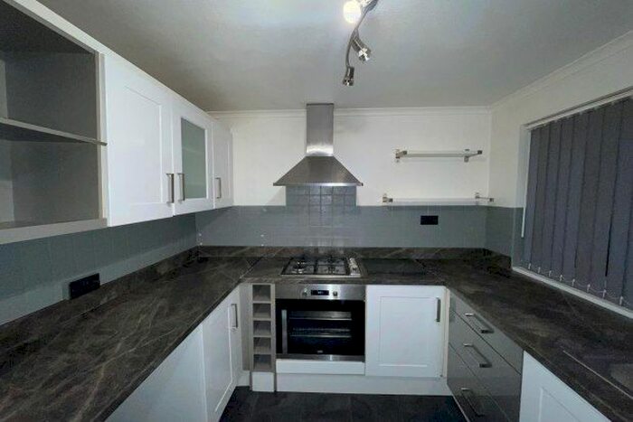 2 Bedroom Flat To Rent In Holly Park Drive, Birmingham, B24