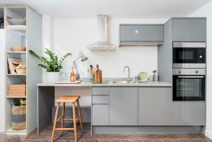 Studio To Rent In Commercial Road, Portsmouth, Hampshire, PO1