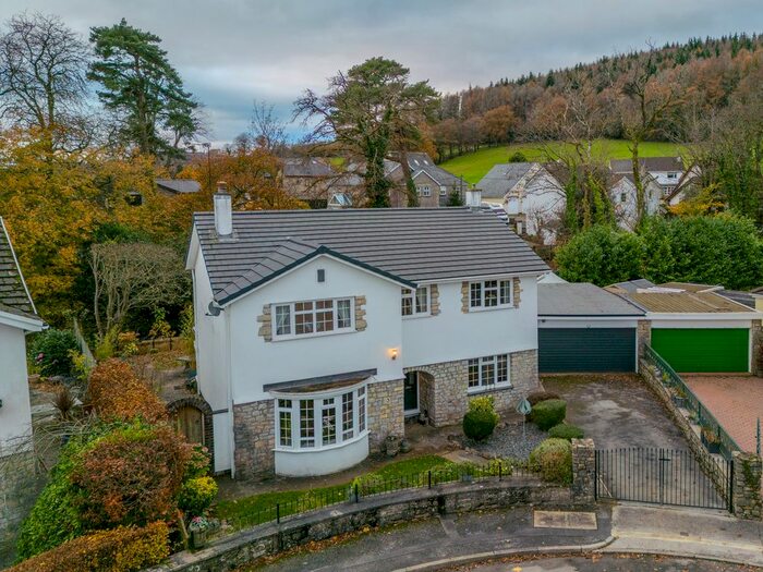 4 Bedroom Detached House For Sale In Forest Walk, Pontyclun, CF72
