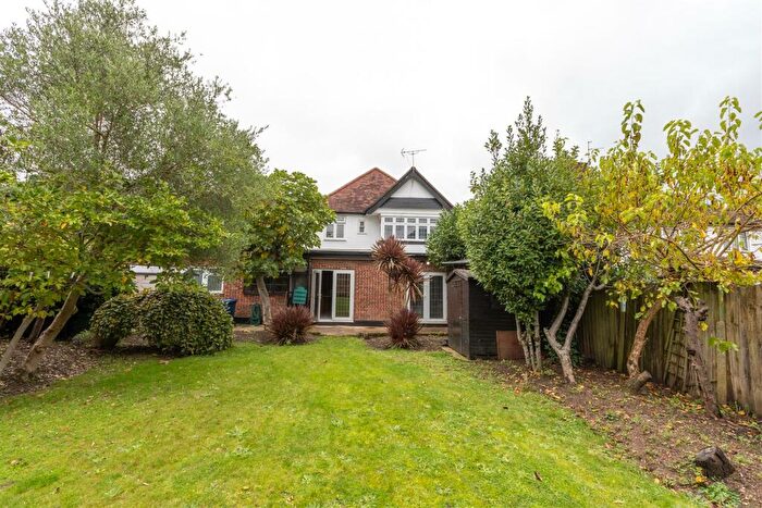 5 Bedroom Detached House For Sale In Chase Side, Southgate, N14