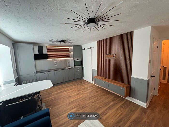 1 Bedroom Flat To Rent In Station Hill, Crawley, RH10