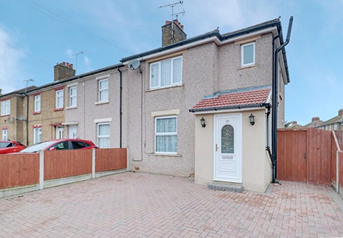 3 Bedroom End Of Terrace House For Sale In Church View, Aveley, South Ockendon, RM15