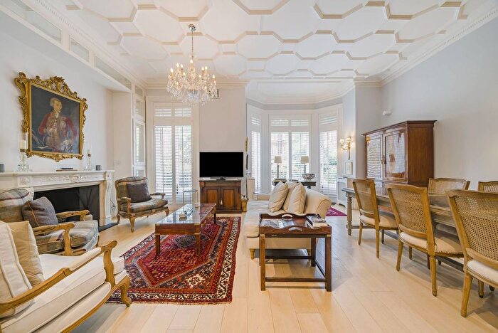 3 Bedroom Flat To Rent In Sloane Gardens, Sloane Square, London, SW1W