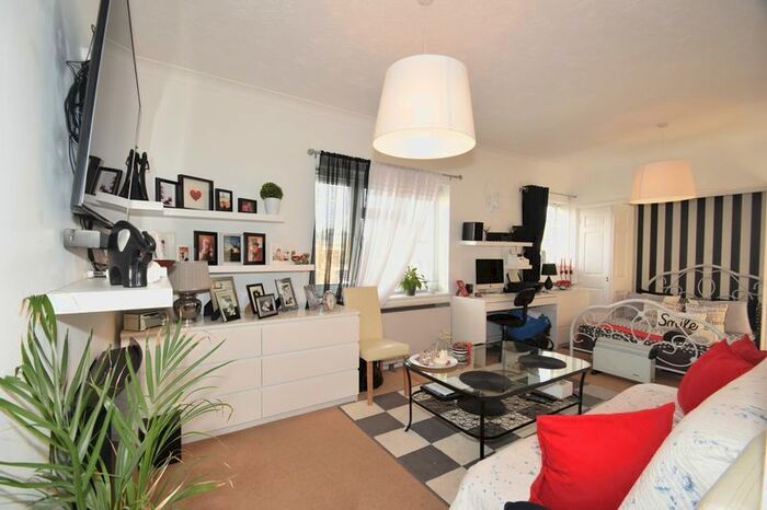 1 Bedroom Flat To Rent In Norman Road, London, SW19