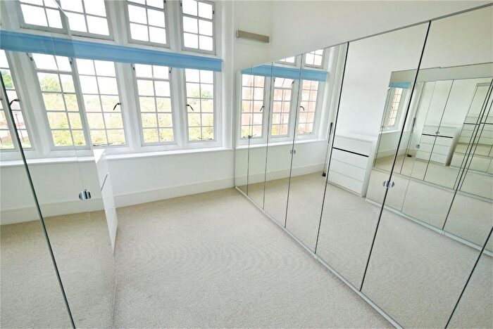 2 Bedroom Flat For Sale In Kavanagh Court, The Galleries, Warley, Brentwood, CM14