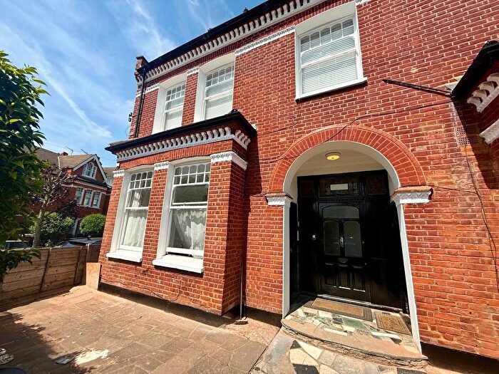 3 Bedroom Maisonette To Rent In Terrapin Road, London, SW17