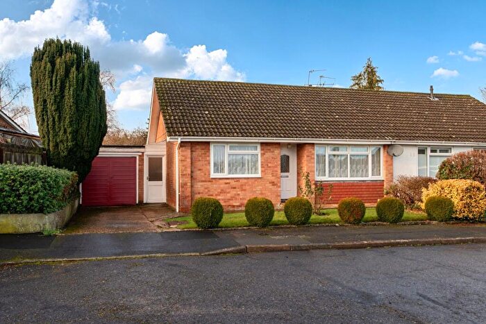 2 Bedroom Bungalow For Sale In Hawthorn Close, Alresford, Hampshire, SO24