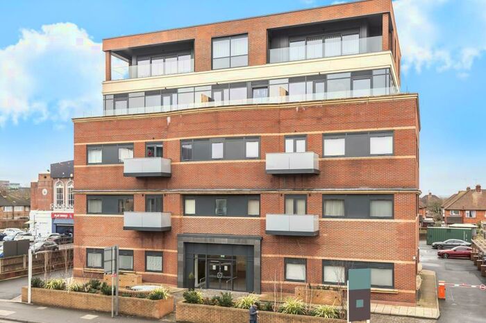 1 Bedroom Apartment To Rent In Slough, Berkshire, SL1