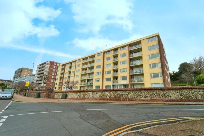 2 Bedroom Flat To Rent In The Limes, Eastbourne, BN21