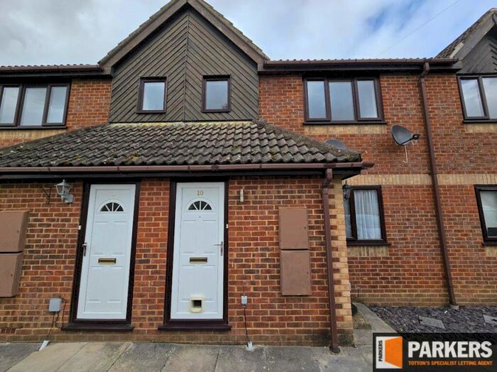 2 Bedroom Flat To Rent In Hambert Way, Ashurst Bridge, SO40