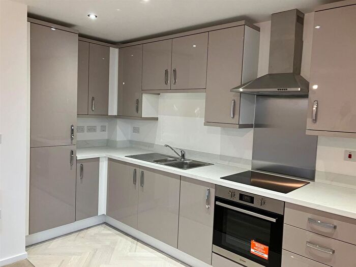 2 Bedroom Flat For Sale In Cobnut Close, Hatfield, Herts, AL10