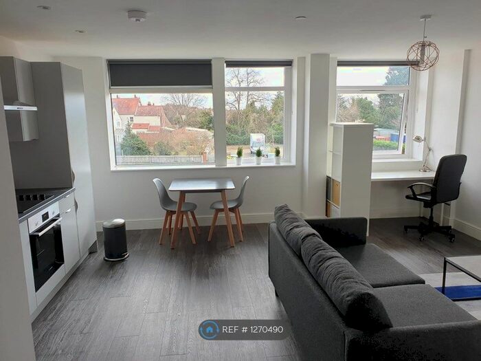 1 Bedroom Flat To Rent In Four Corners Chertsey, Chertsey KT16