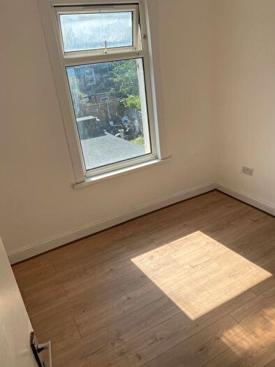 2 Bedroom Flat To Rent In Balmoral, Leyton, E10