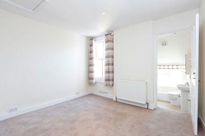 2 Bedroom Terraced House To Rent In Sandycombe Road, Richmond, TW9