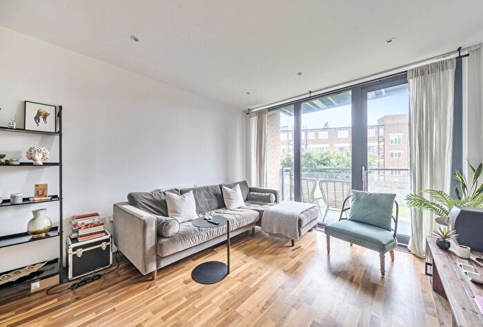2 Bedroom Apartment For Sale In Penrose Court, Boundaries Road, London, SW12