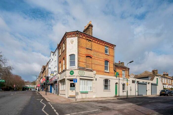 2 Bedroom Flat To Rent In High Street, Penge, London, SE20