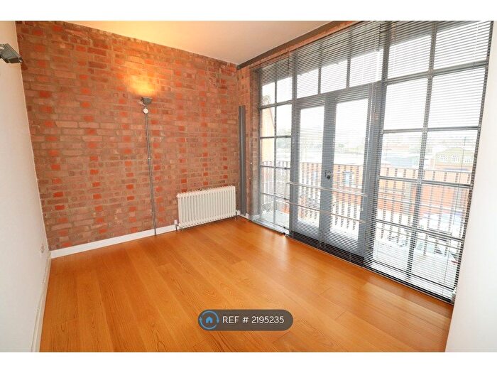 2 Bedroom Flat To Rent In Brockton Street, Northampton, NN2