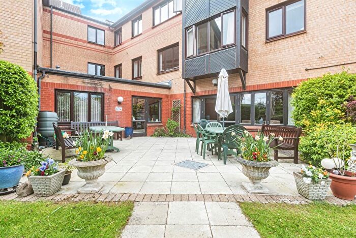 1 Bedroom Apartment For Sale In Fairacres Road, Didcot, OX11