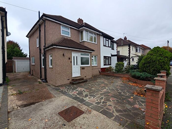 3 Bedroom End Of Terrace House To Rent In Fernbank Avenue, Hornchurch, RM12