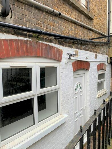 1 Bedroom Flat To Rent In Mitcham Road, Tooting, SW17