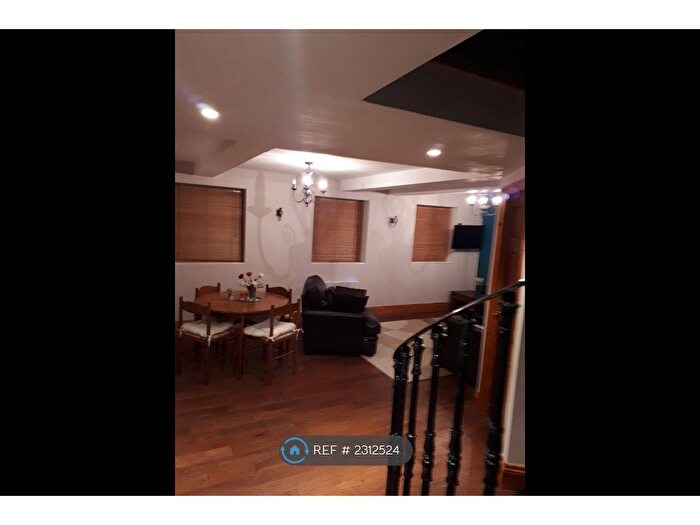 2 Bedroom Flat To Rent In Regent And Foundry Court, Macclesfield, SK11