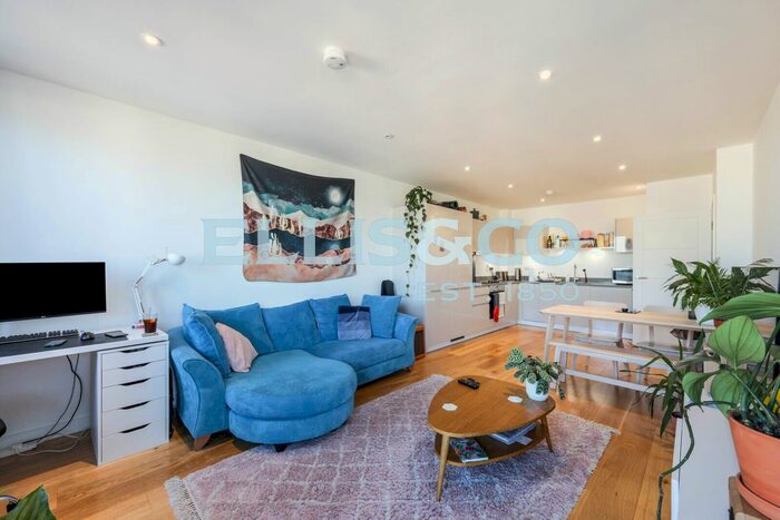 1 Bedroom Flat To Rent In Holman Drive, Southall, UB2