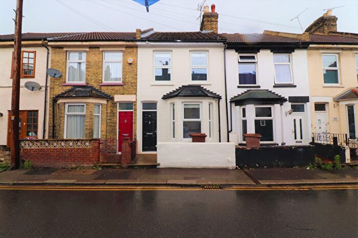 2 Bedroom Terraced House To Rent In Rochester Avenue, Rochester, ME1