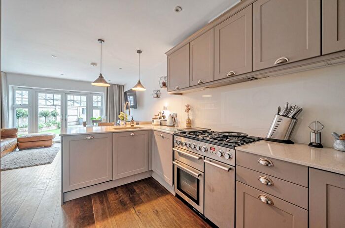 4 Bedroom End Terrace House For Sale In Champlain Street, Reading, Berkshire, RG2