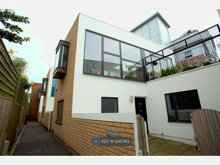 2 Bedroom Semi-Detached House To Rent In Hillside Mews, Guildford, GU1
