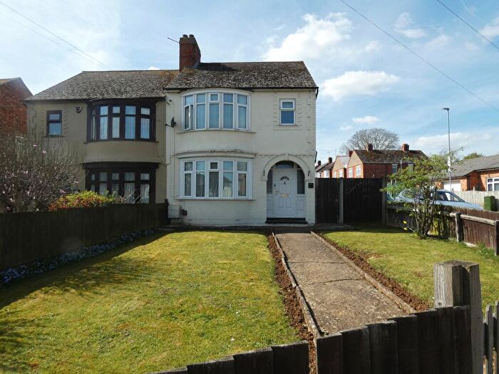 3 Bedroom Semi Detached House To Rent In Eastfield Road, Wellingborough, NN8