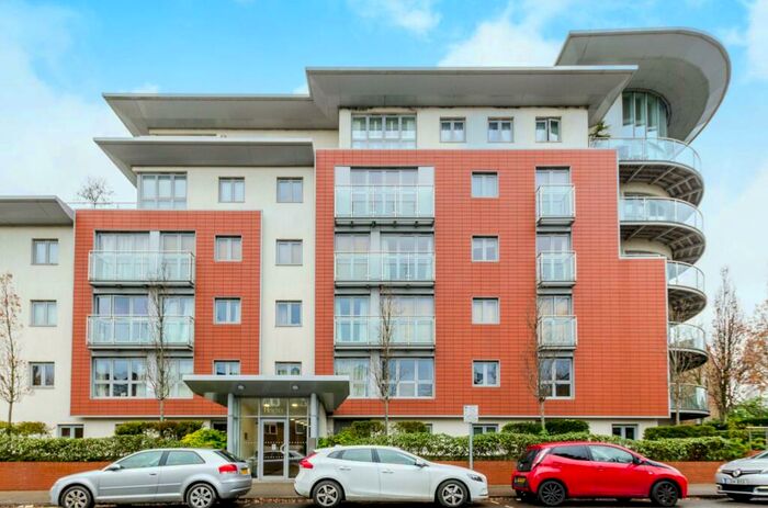 2 Bedroom Flat To Rent In Constitution Hill, Woking, GU22