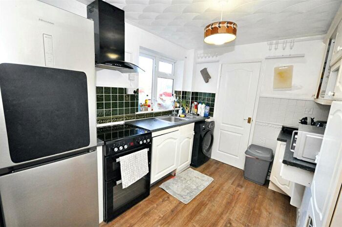2 Bedroom Flat To Rent In Crown Way, Leamington Spa, CV32