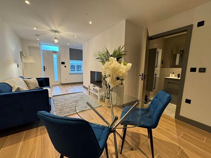 2 Bedroom Flat To Rent In Avenir Court, Woodside Park, London, N12