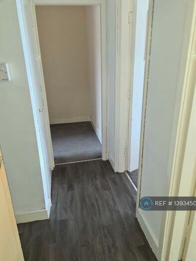 2 Bedroom Flat To Rent In South Parade, Pensarn, Abergele, LL22