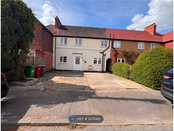 3 Bedroom Terraced House To Rent In Beech Road, Slough, SL3
